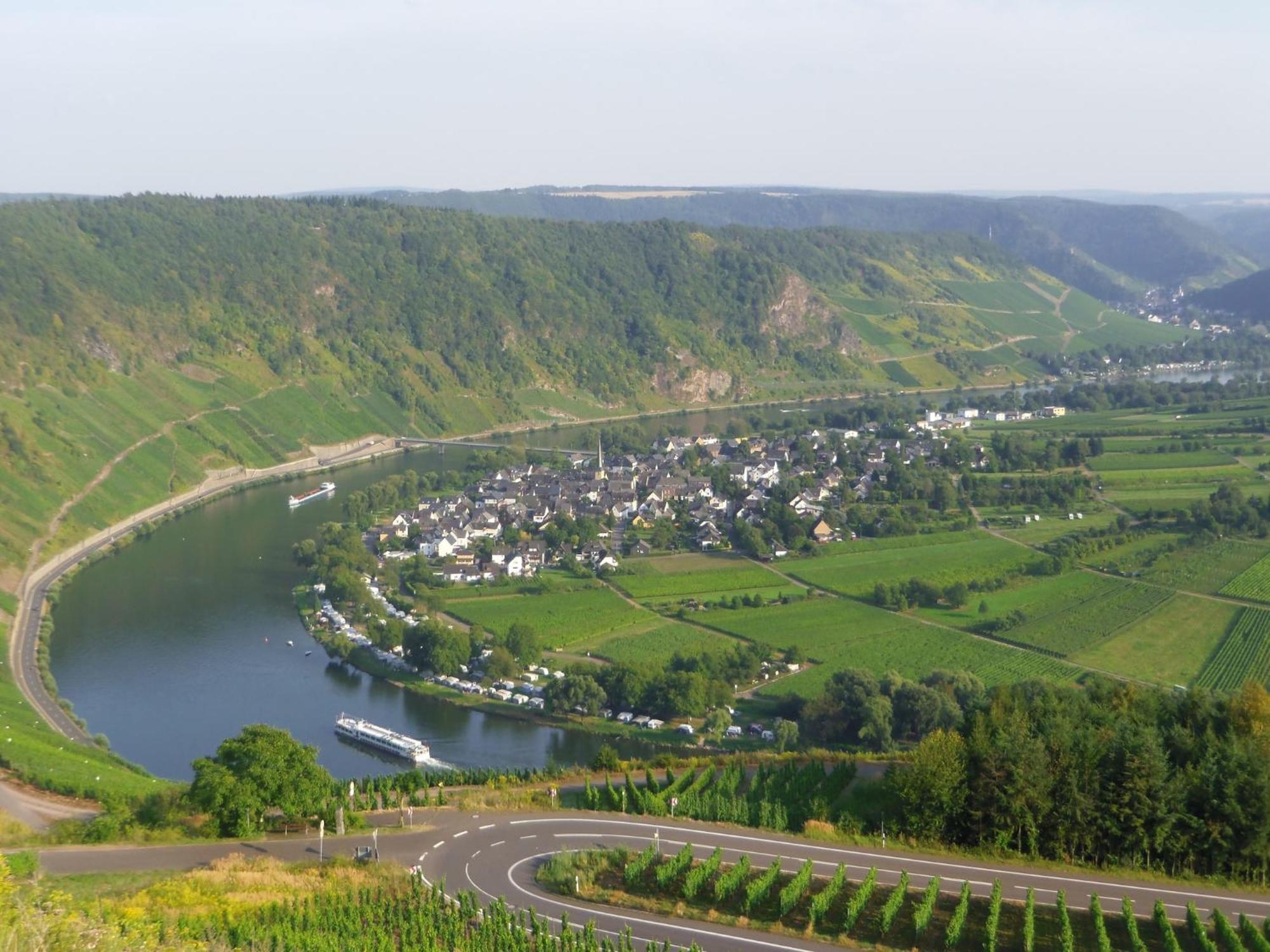 Comfortable Apartment In Ediger Eller Eifel Sankt Aldegund Esterno foto